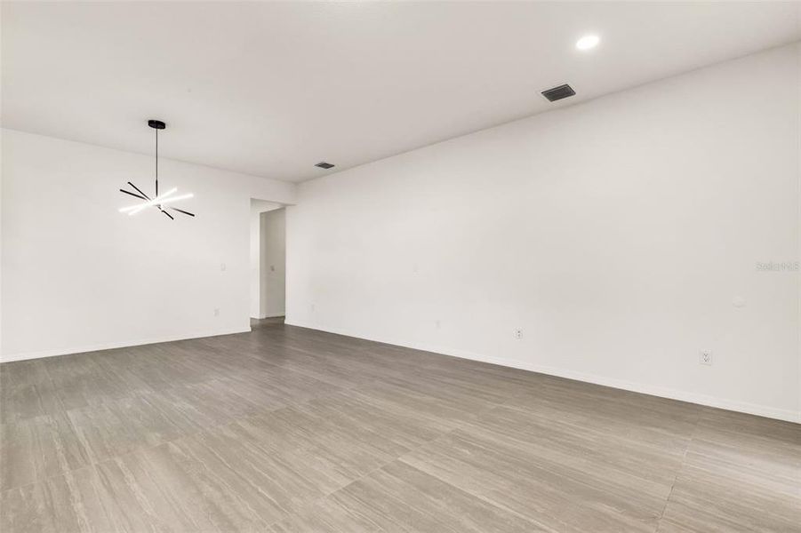 Spacious, unfurnished interior of a new home in , Tampa (Image 66).