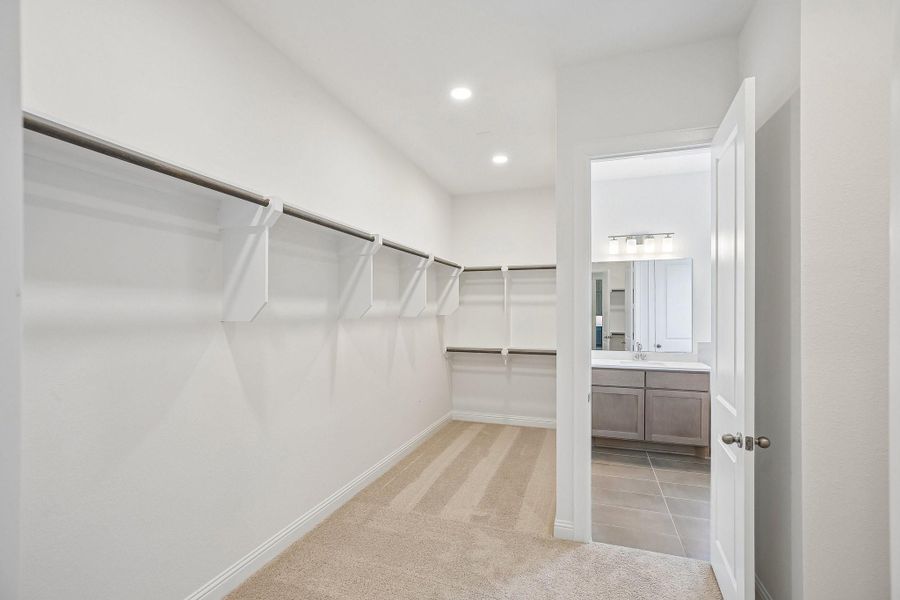 Spacious, unfurnished interior of a new home in Legacy, Friendswood (Image 17).