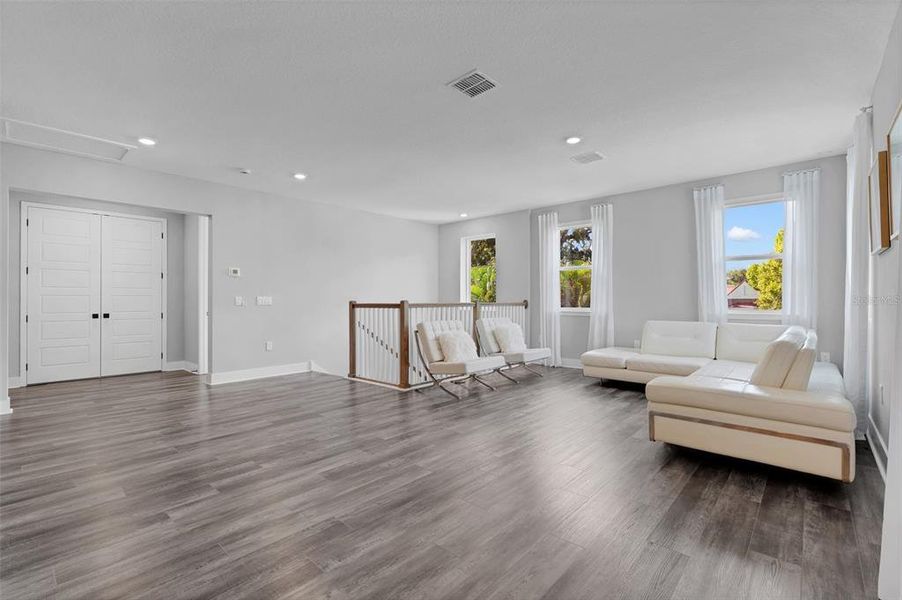 Spacious, unfurnished interior of a new home in , Orlando (Image 21).