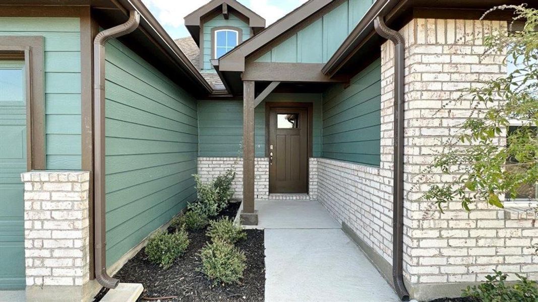 Exterior details and patio area of a home in Rock Creek Ranch, Fort Worth (Image 19).