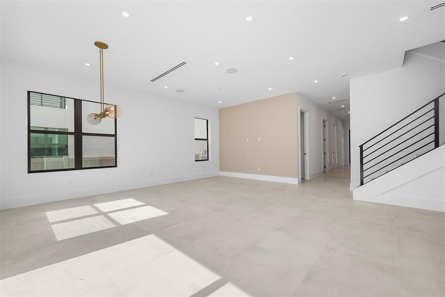 Spacious, unfurnished interior of a new home in , Fort Lauderdale (Image 18).