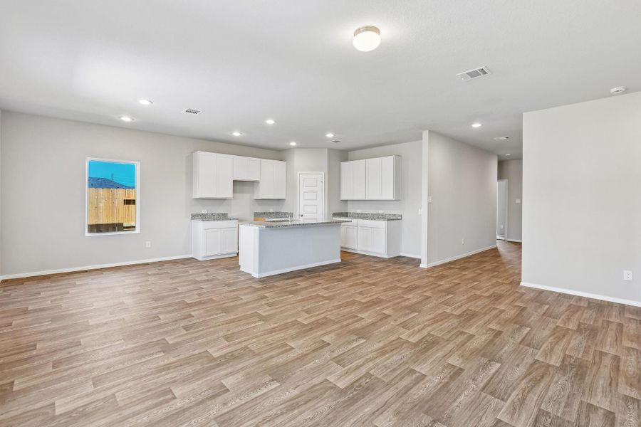 Designed for daily life, the family room combines style and comfort, with plenty of room for family activities, cozy evenings, or entertaining guests. Its thoughtful layout and bright ambiance make it a true gathering hub.