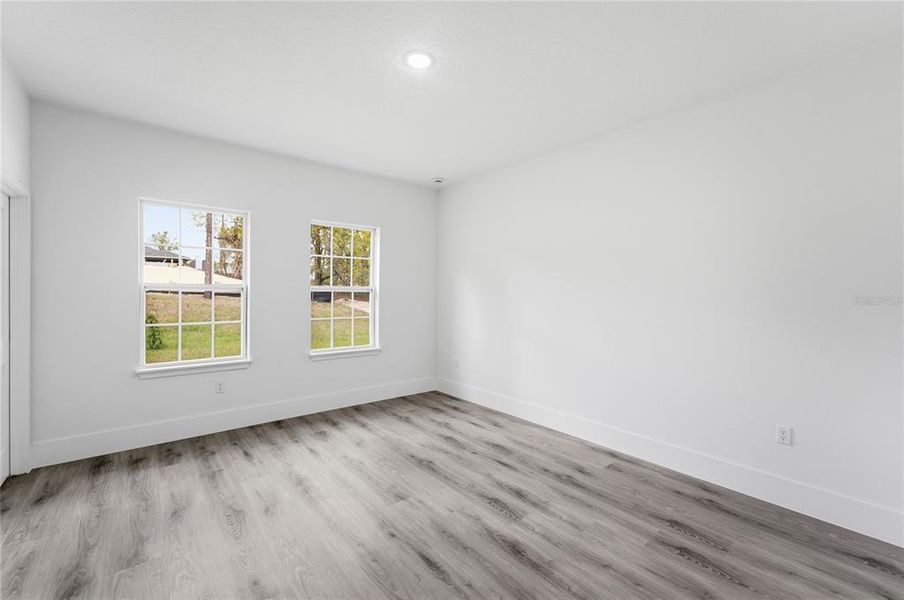 Spacious, unfurnished interior of a new home in , Dunnellon (Image 22).