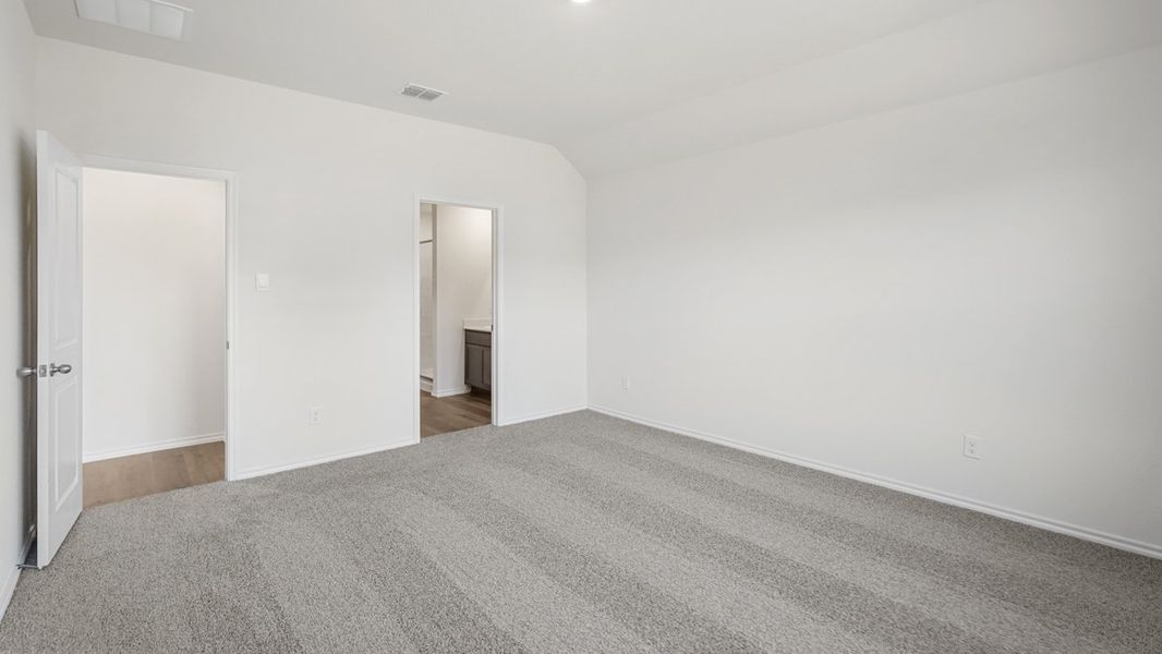 Spacious, unfurnished interior of a new home in Blaire Lake, Tyler (Image 20).