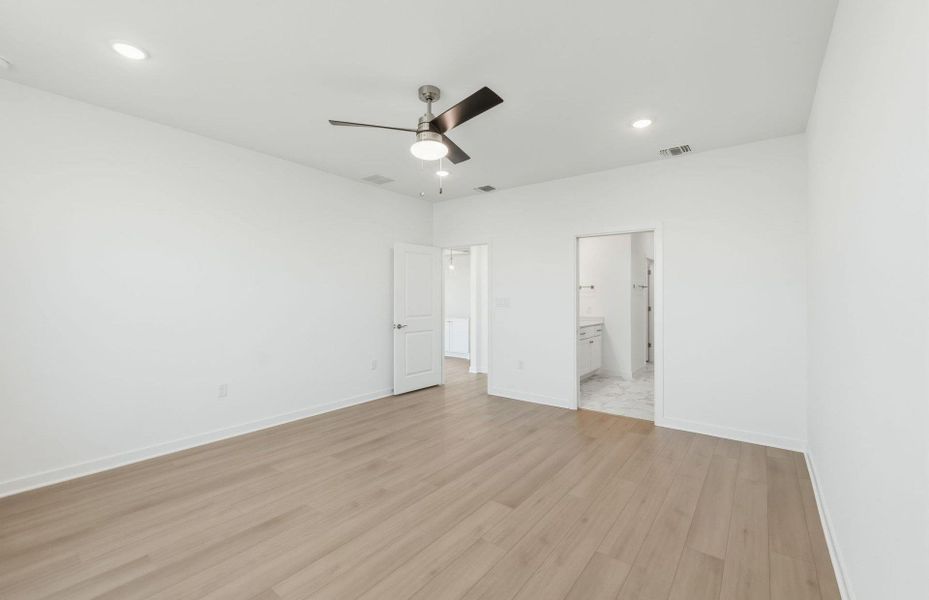 Spacious, unfurnished interior of a new home in Del Webb Austin at Lost Pines, Bastrop (Image 28). Spacious, unfurnished interior of a new home in Del Webb Austin at Lost Pines, Bastrop (Image 28).