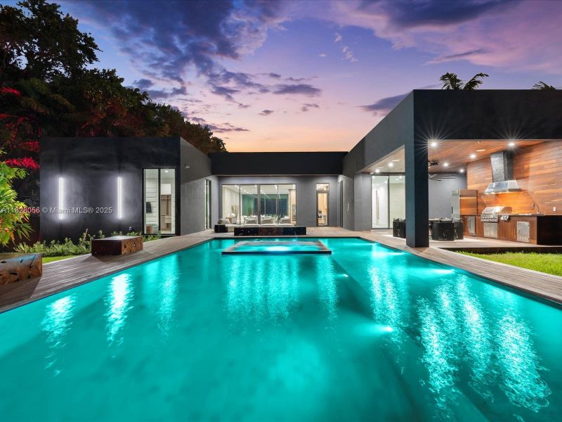 Exterior details and patio area of a home in , Miami (Image 43).