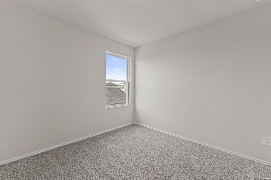 Spacious, unfurnished interior of a new home in Spring Valley, New Braunfels (Image 20).