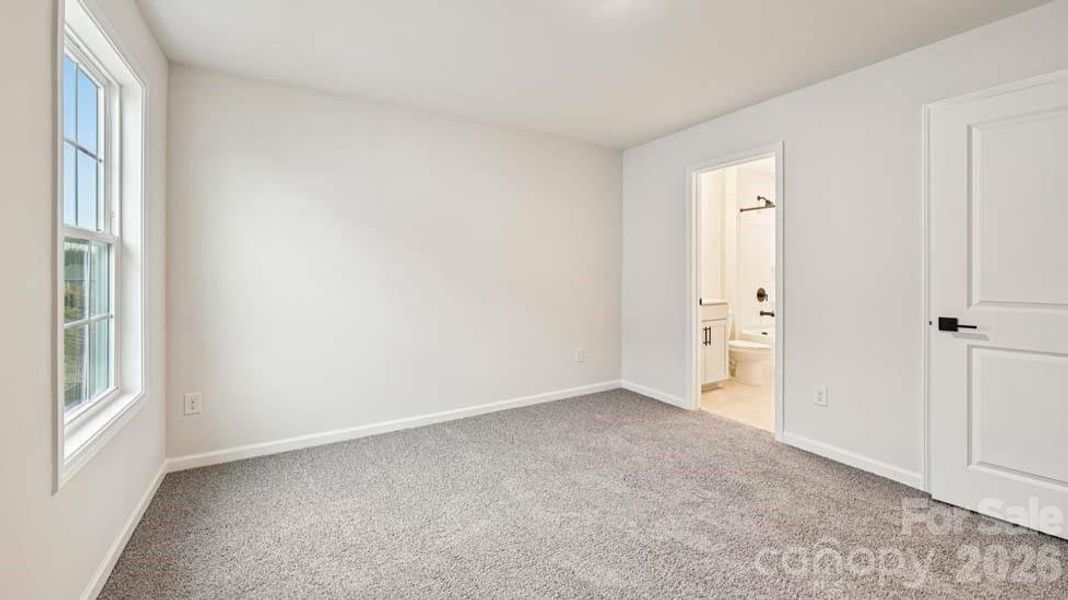 Spacious, unfurnished interior of a new home in Sylvan Creek, Denver (Image 23).