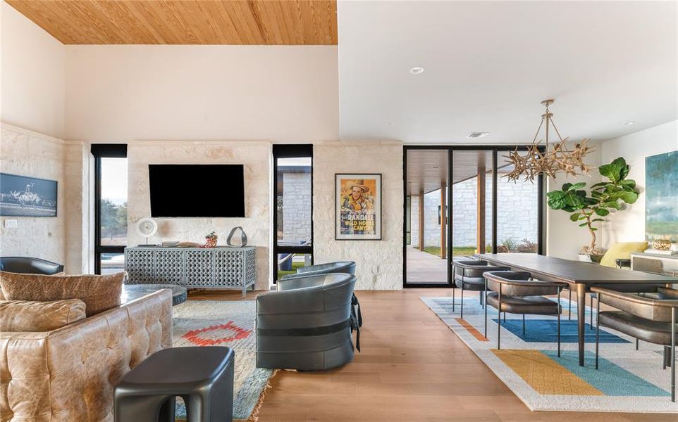 Community amenities in , Glen Rose (Image 21).