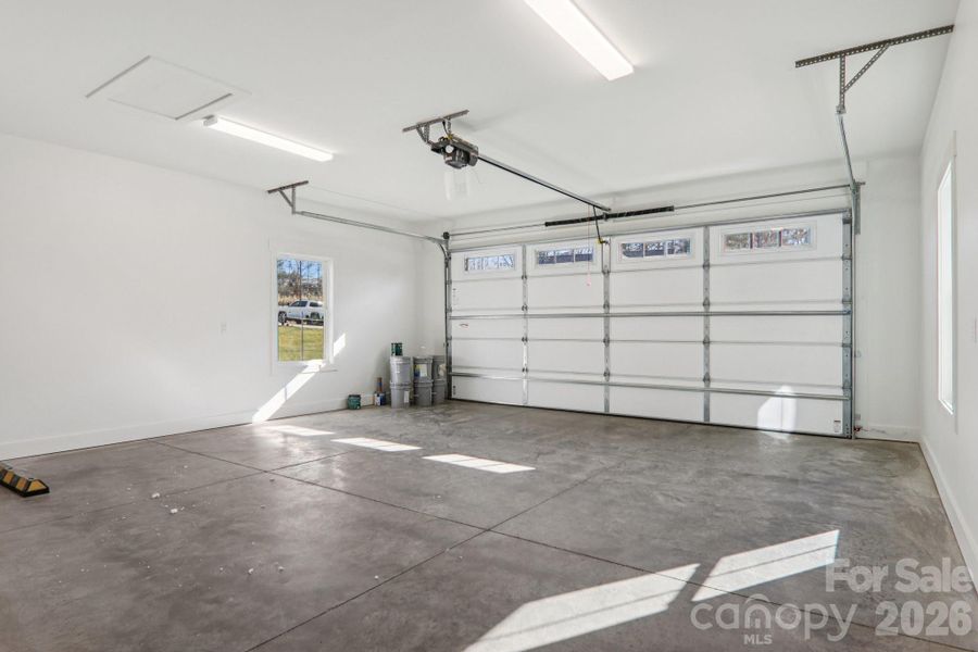 Spacious, unfurnished interior of a new home in , Hendersonville (Image 24).