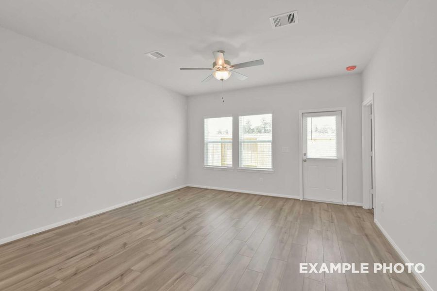 Spacious, unfurnished interior of a new home in Spring Branch Crossing, Conroe (Image 15).