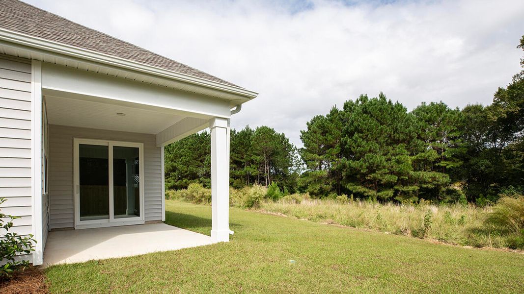 Exterior details and patio area of a home in Rolling Hills, Bolivia (Image 2).