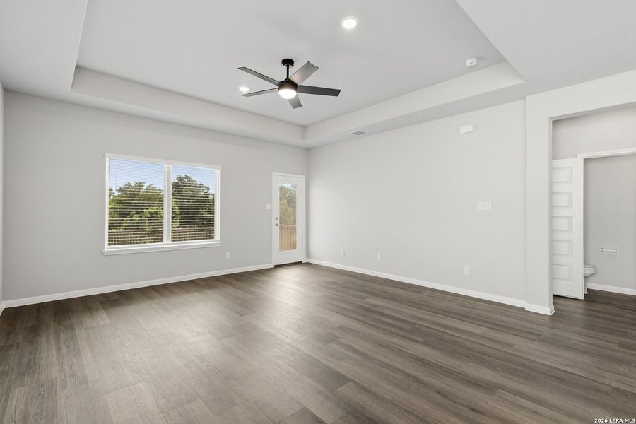 Spacious, unfurnished interior of a new home in Cinco Lakes, San Antonio (Image 15).