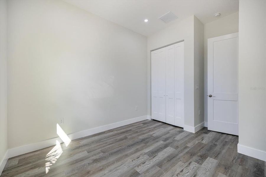 Spacious, unfurnished interior of a new home in , Sarasota (Image 12).