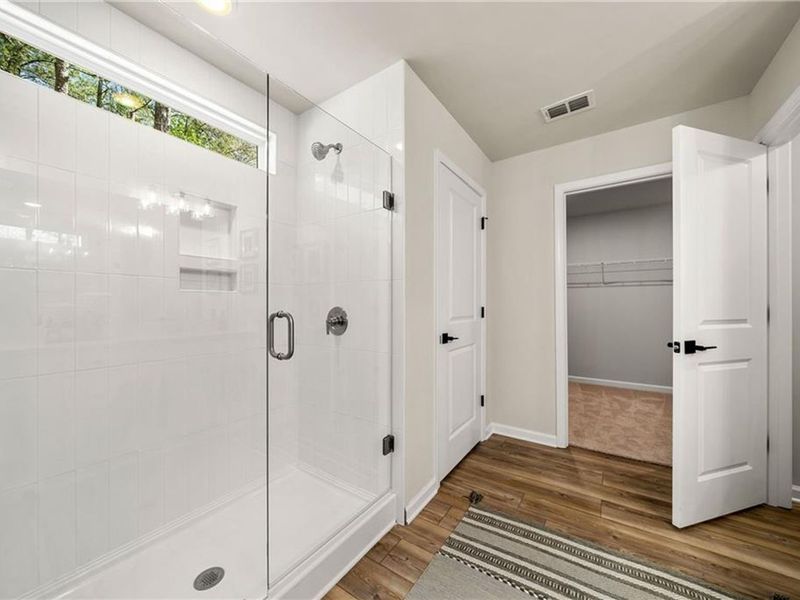 Spacious, unfurnished interior of a new home in Riverwood, Dallas (Image 21).