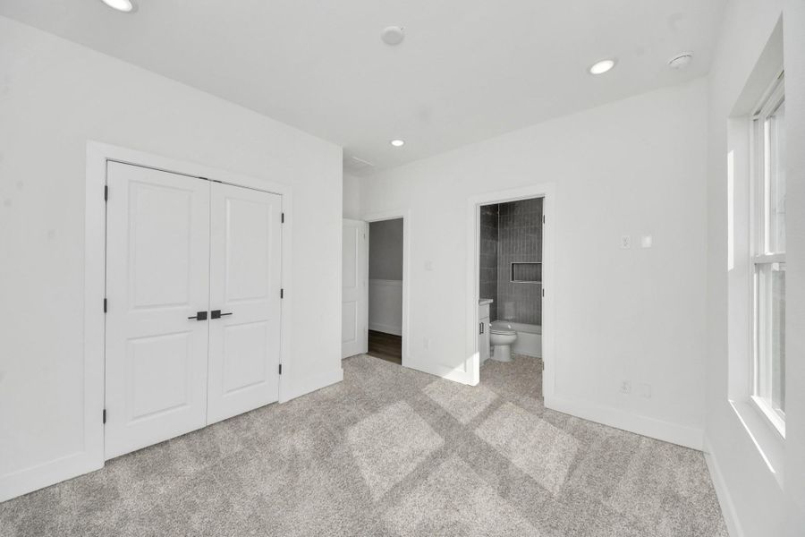 Spacious, unfurnished interior of a new home in , Houston (Image 23).