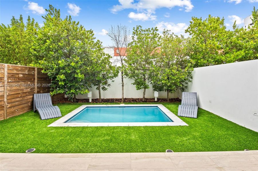 Exterior details and patio area of a home in , Miami (Image 19).