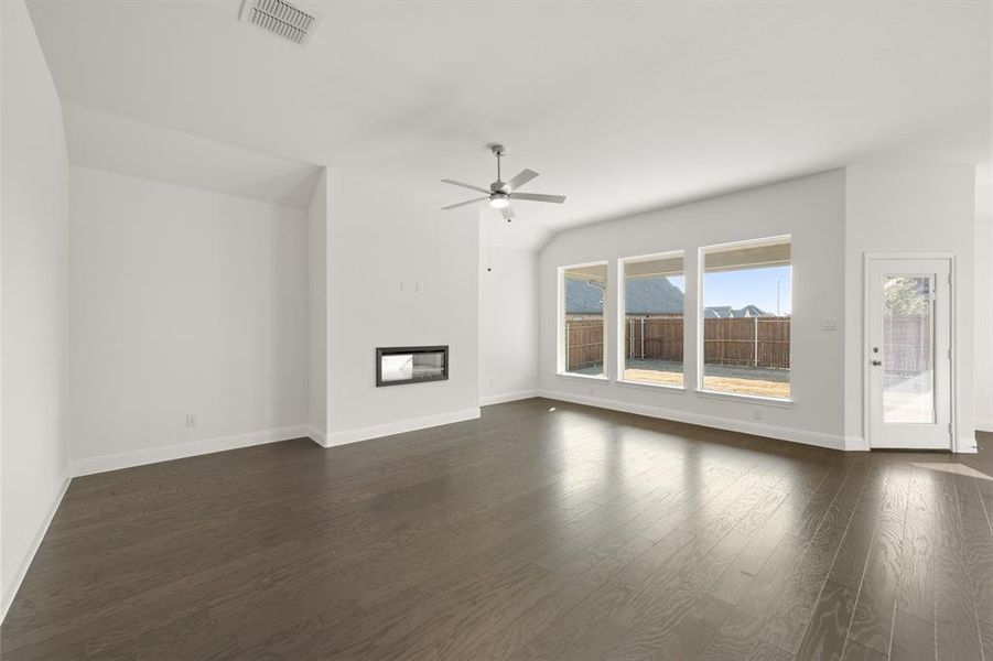 904 Meadowview- Living Room-1 904 Meadowview- Living Room-1