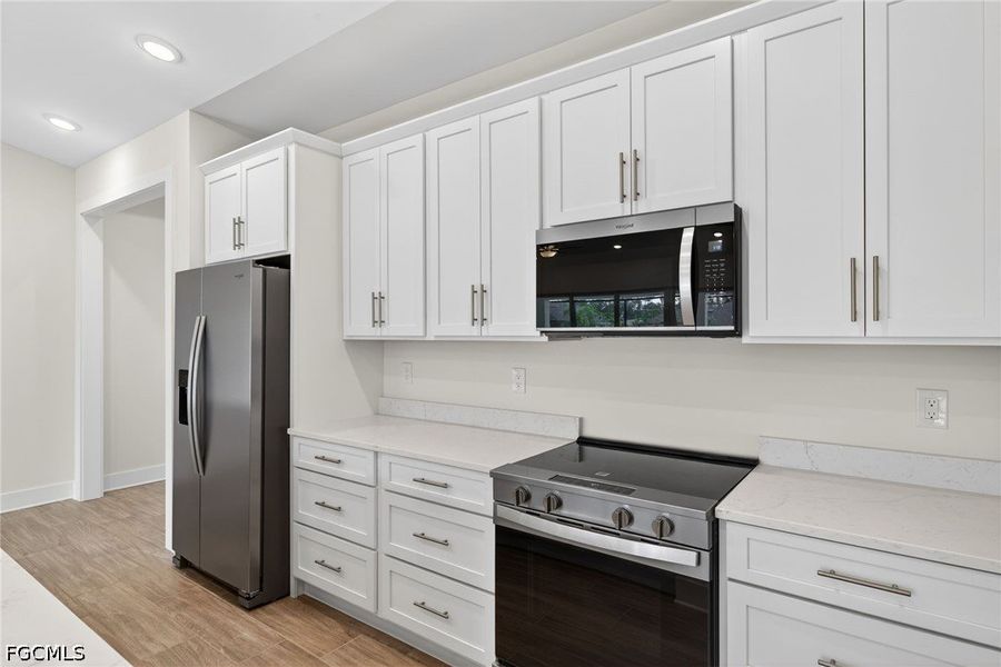Furnished interior view inside a new home in Cape Coral, Cape Coral (Image 14).