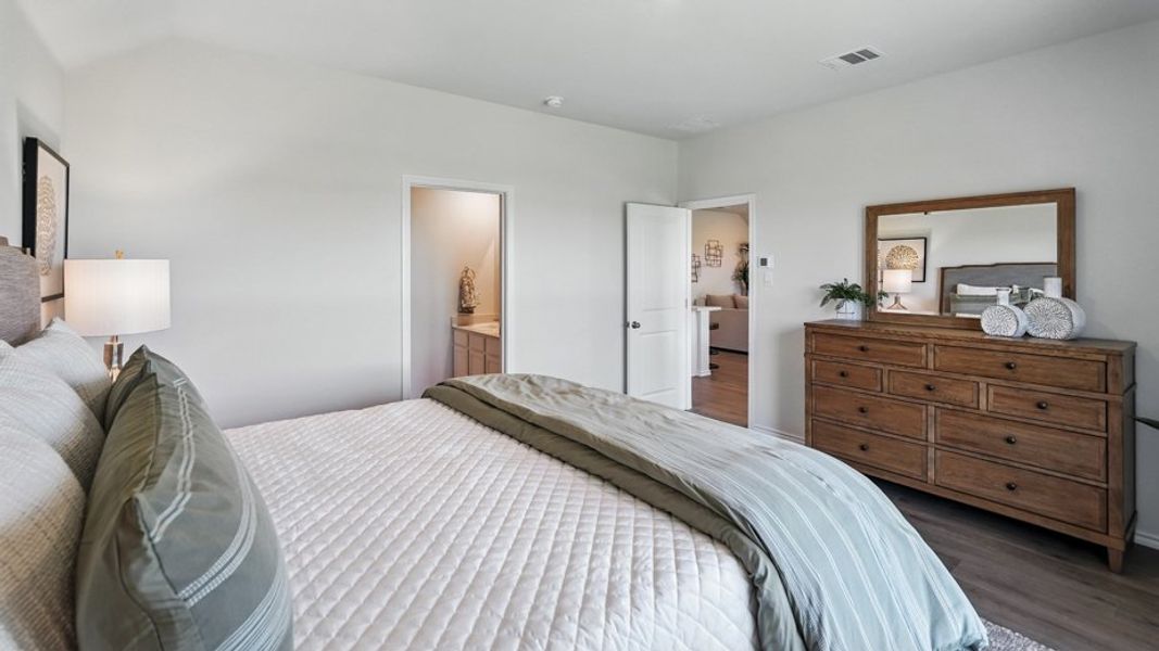Furnished interior view inside a new home in Saddlebrook, Waxahachie (Image 34).