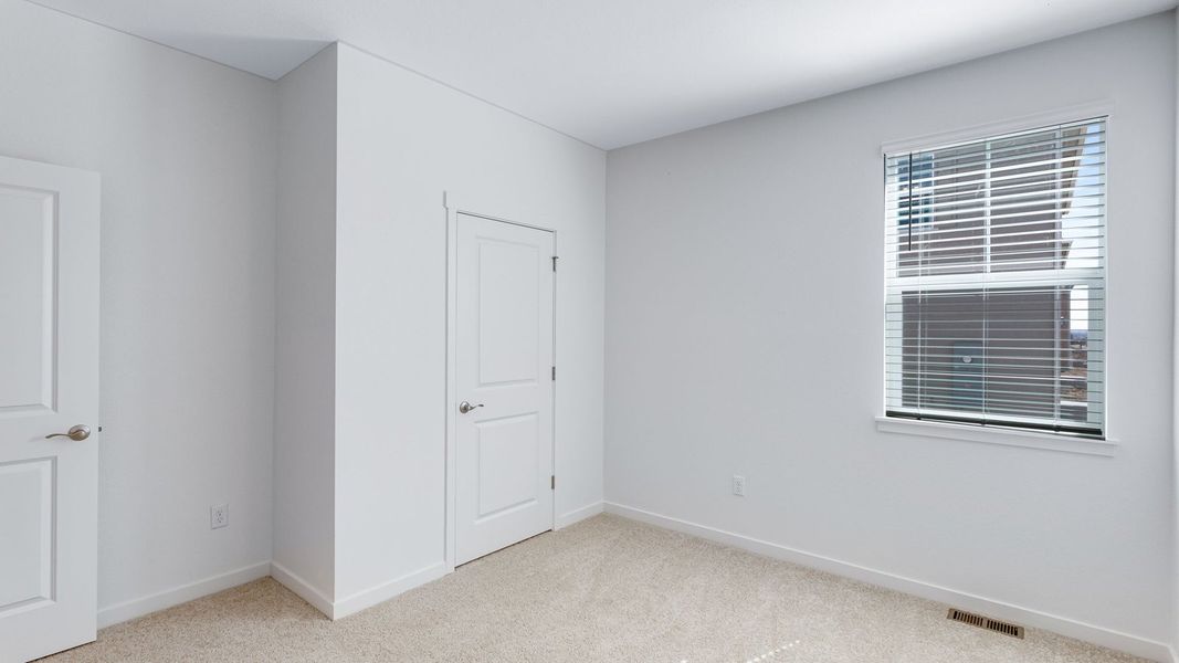 Spacious, unfurnished interior of a new home in Lakeside Canyon, Mead (Image 29). Spacious, unfurnished interior of a new home in Lakeside Canyon, Mead (Image 29).