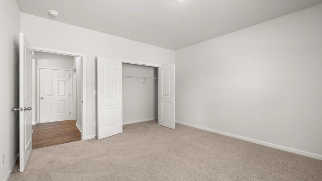 Spacious, unfurnished interior of a new home in Thompson Ridge, Dallas (Image 35).