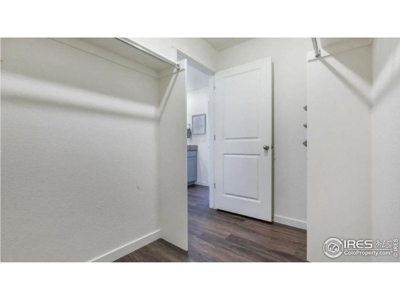 Spacious, unfurnished interior of a new home in Lakeside Canyon, Mead (Image 17).