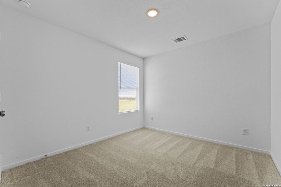 Spacious, unfurnished interior of a new home in Sky Ranch, New Braunfels (Image 16).