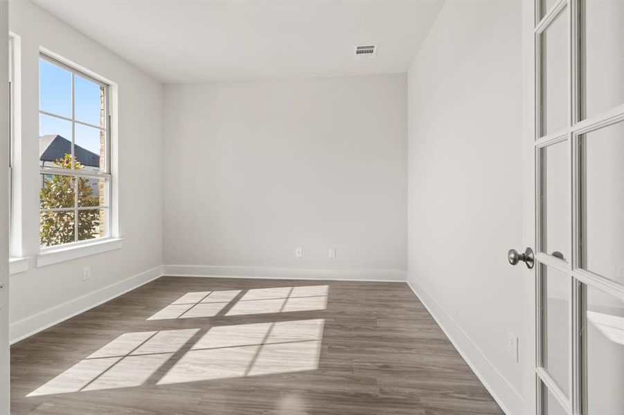 Spacious, unfurnished interior of a new home in Lyons Crest Estates, Garland (Image 35).