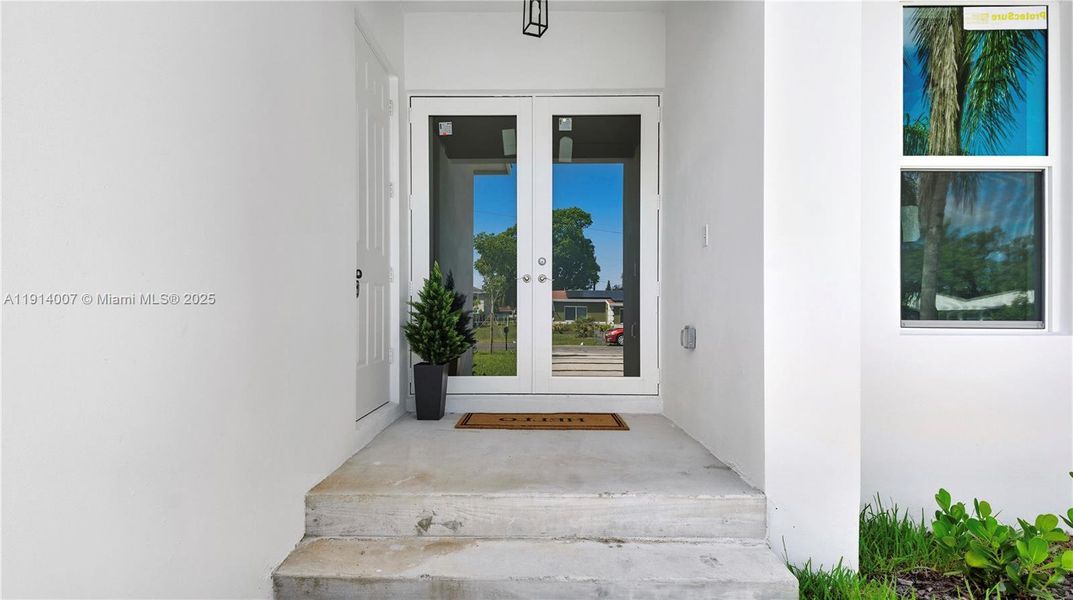 Exterior details and patio area of a home in , Fort Lauderdale (Image 3). Exterior details and patio area of a home in , Fort Lauderdale (Image 3).