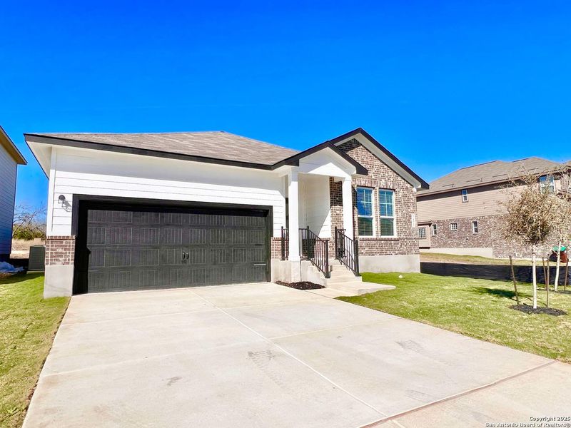 Front exterior of a new home in Horizon Pointe, Converse, TX, highlighting curb appeal (Image 1). Front exterior of a new home in Horizon Pointe, Converse, TX, highlighting curb appeal (Image 1).
