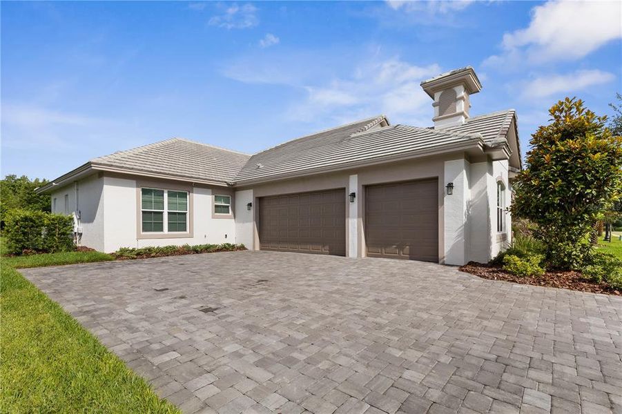 Exterior details and patio area of a home in Toscana, Palm Coast (Image 32).