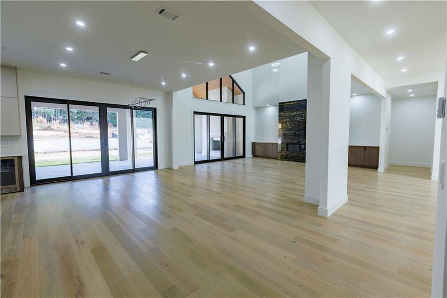 Spacious, unfurnished interior of a new home in , Suwanee (Image 70).