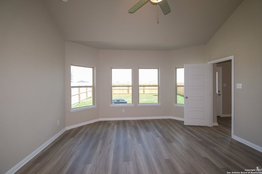 Spacious, unfurnished interior of a new home in Park Place, New Braunfels (Image 18).