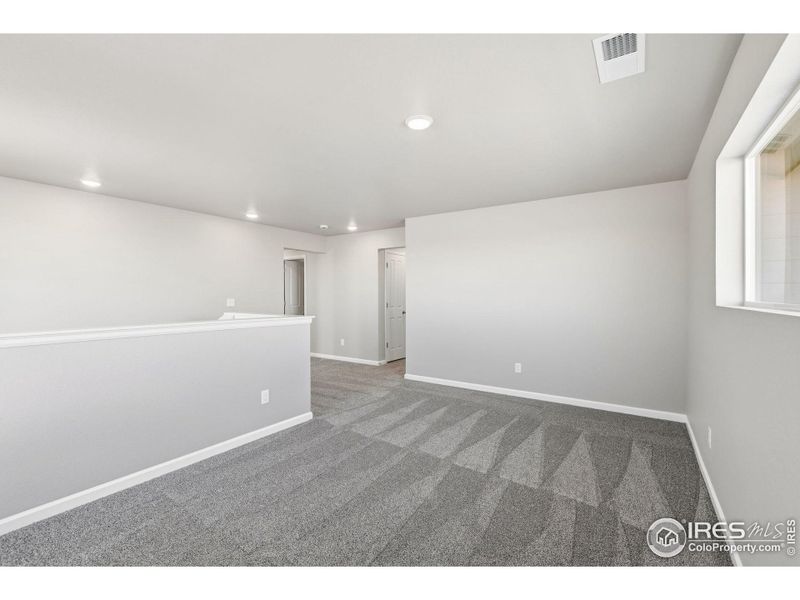 Spacious, unfurnished interior of a new home in Cordovan, Longmont (Image 15).