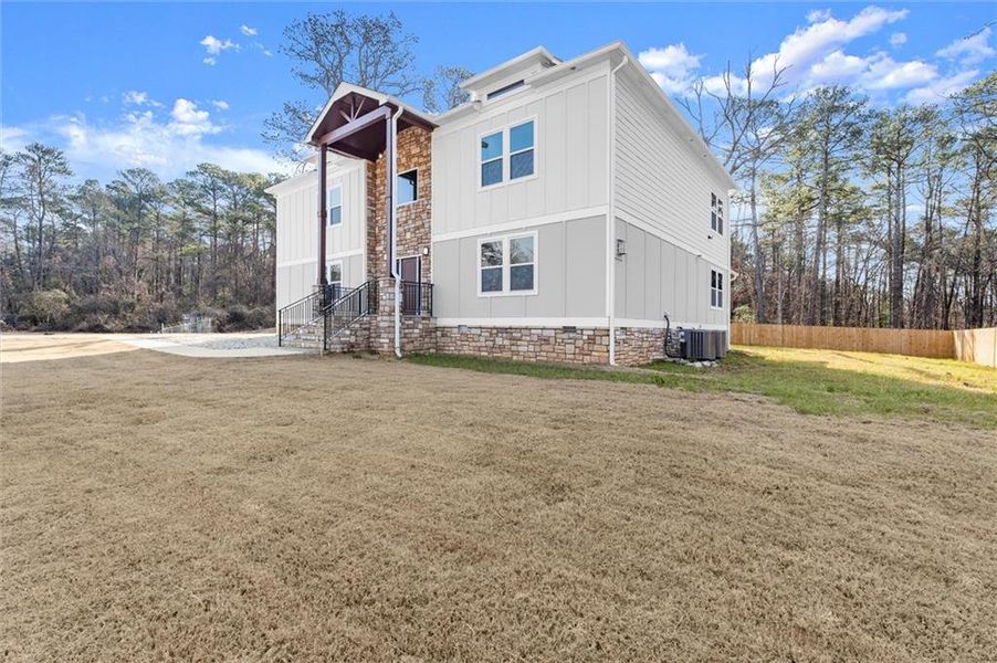 Exterior details and patio area of a home in , Decatur (Image 3).