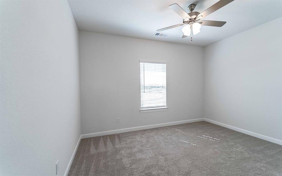 Spacious, unfurnished interior of a new home in Heath Golf & Yacht Club, Heath (Image 24).