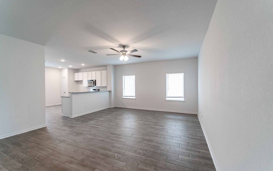 Spacious, unfurnished interior of a new home in Hickory Ridge, Elmendorf (Image 8).