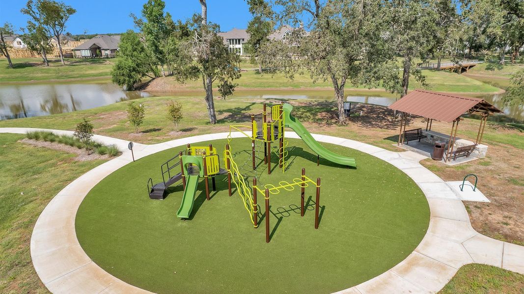 Image 27 of a home in Fulshear Lakes 80'.