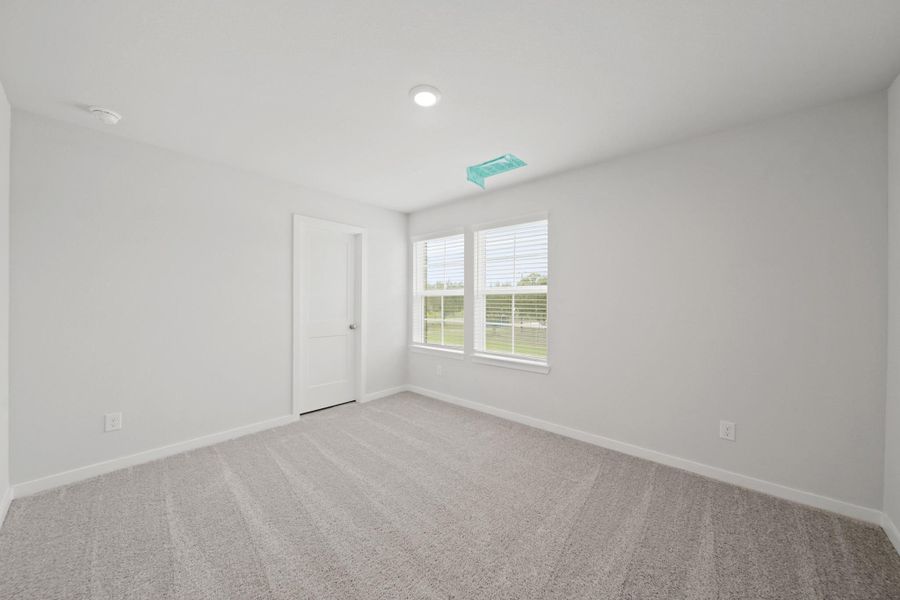 Spacious, unfurnished interior of a new home in Valor Park, Bay City (Image 24).