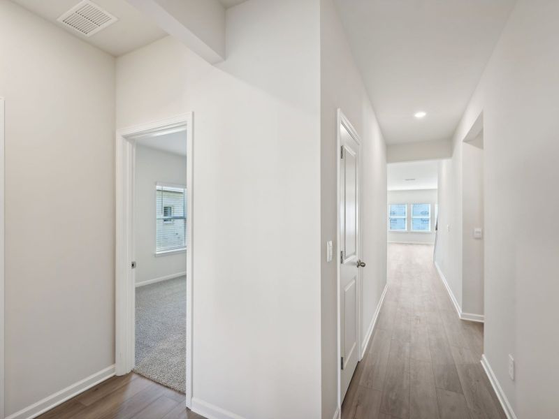 Spacious, unfurnished interior of a new home in Martin Springs - Estate Series, Lawrenceville (Image 19).