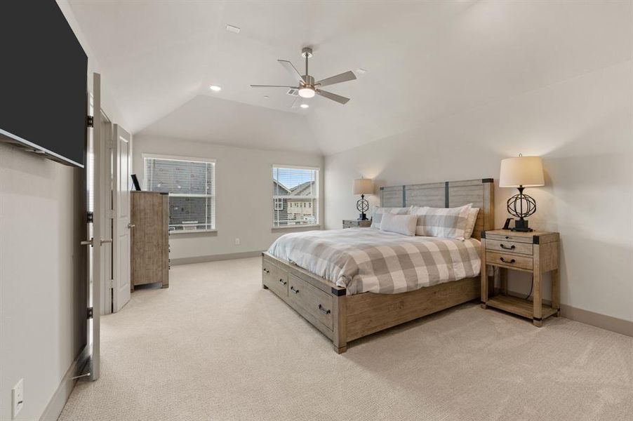 Furnished interior view inside a new home in , Farmers Branch (Image 28).