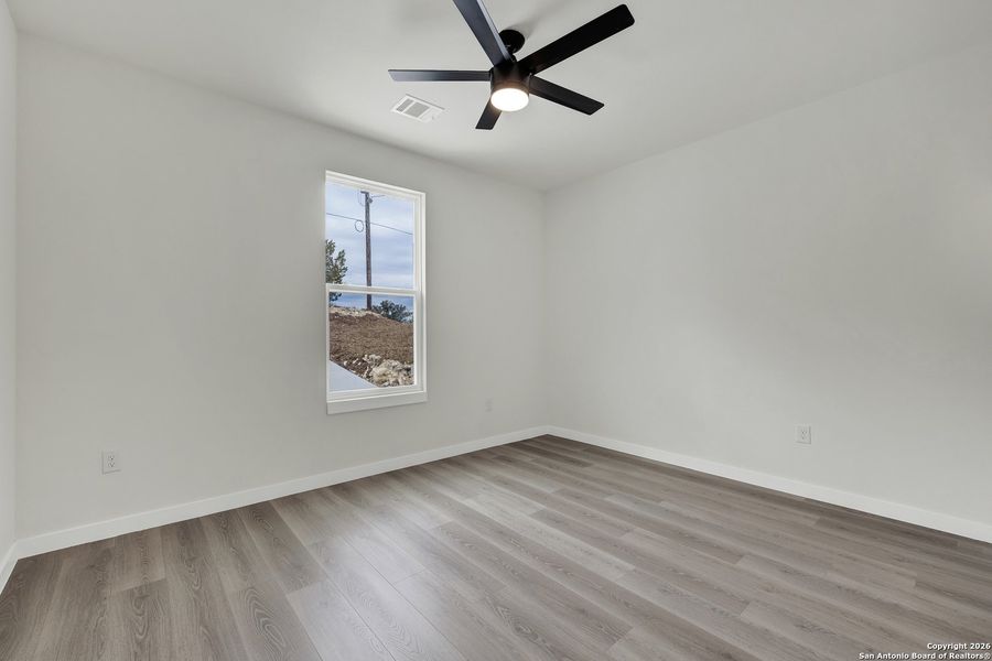 Spacious, unfurnished interior of a new home in , Canyon Lake (Image 42).