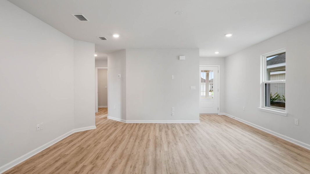 Spacious, unfurnished interior of a new home in Park Place, Panama City (Image 21).