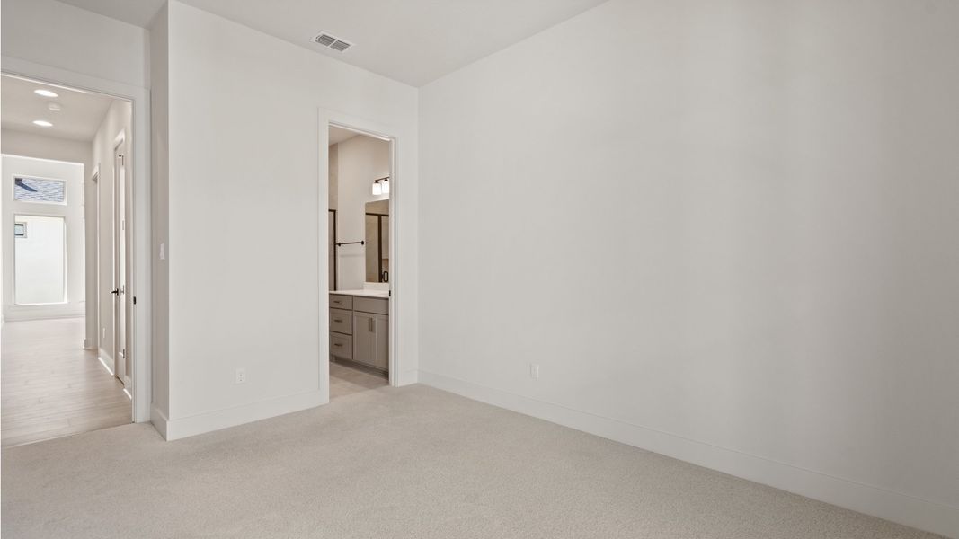 Spacious, unfurnished interior of a new home in Turnleaf, Punta Gorda (Image 21).
