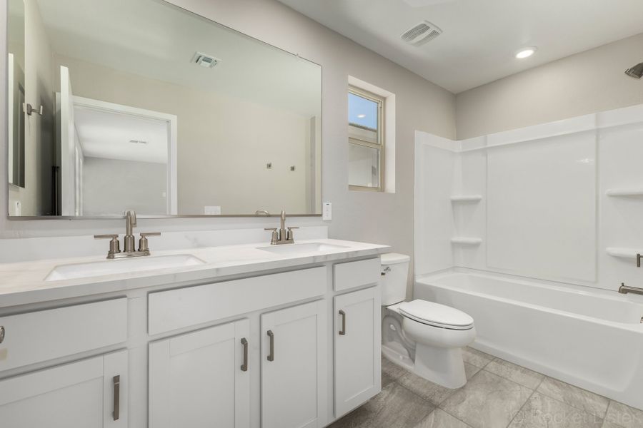 Furnished interior view inside a new home in Rialta, Mesa (Image 5).