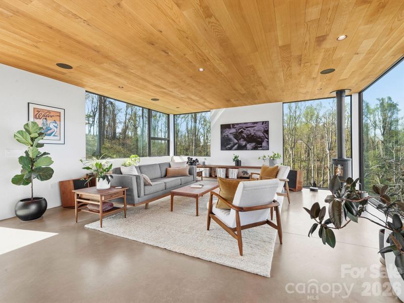 Community amenities in , Asheville (Image 28).