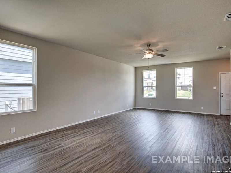 Spacious, unfurnished interior of a new home in Comanche Ridge, San Antonio (Image 16).