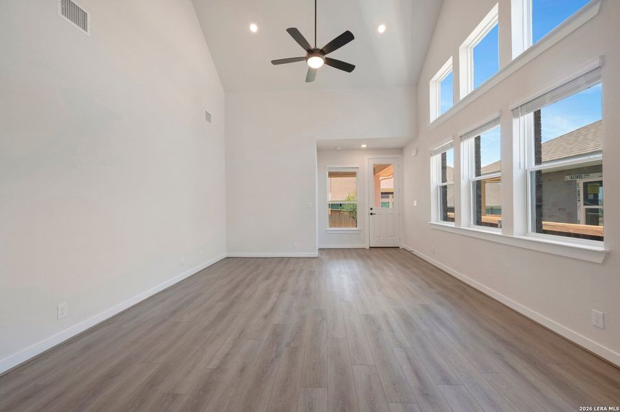 Spacious, unfurnished interior of a new home in Mayfair - Select Garden Series, New Braunfels (Image 34). Spacious, unfurnished interior of a new home in Mayfair - Select Garden Series, New Braunfels (Image 34).