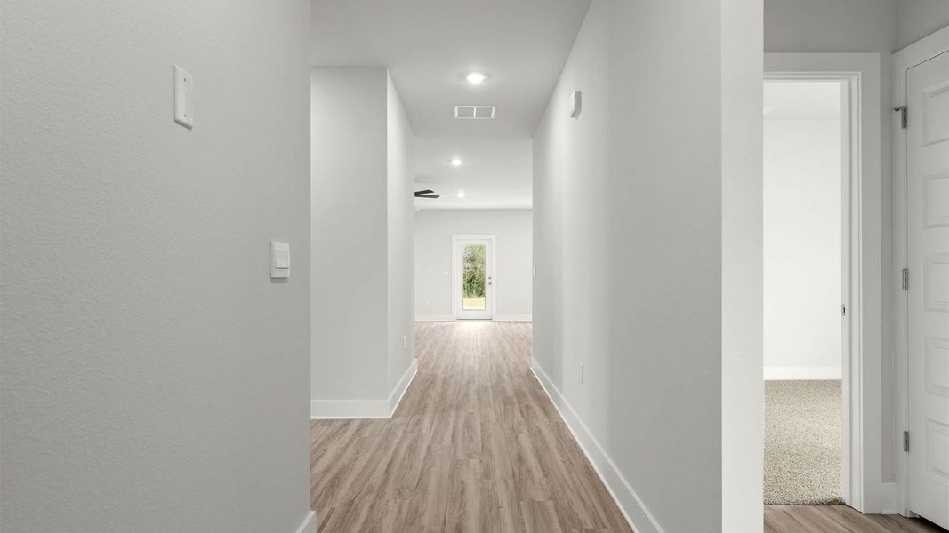 Spacious, unfurnished interior of a new home in Buffer Farms, Port Saint Joe (Image 10).